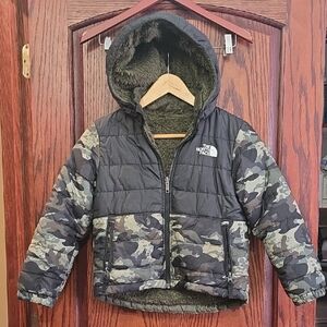 Boys North Face Reversible Coat Green & Black Camo